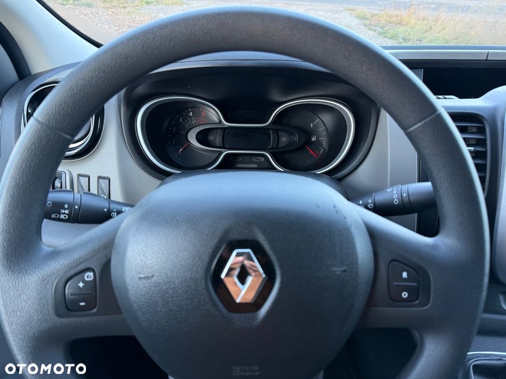 Renault Trafic - 25