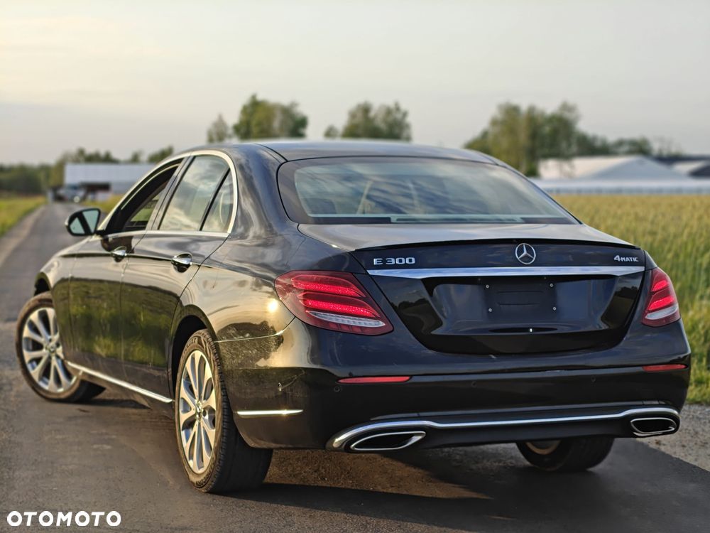 Mercedes-Benz Klasa E 300 9G-TRONIC Exclusive - 5