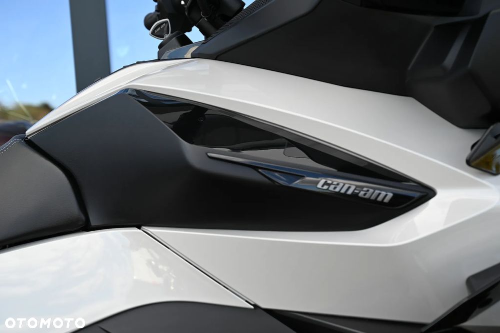 Can-Am Spyder - 16
