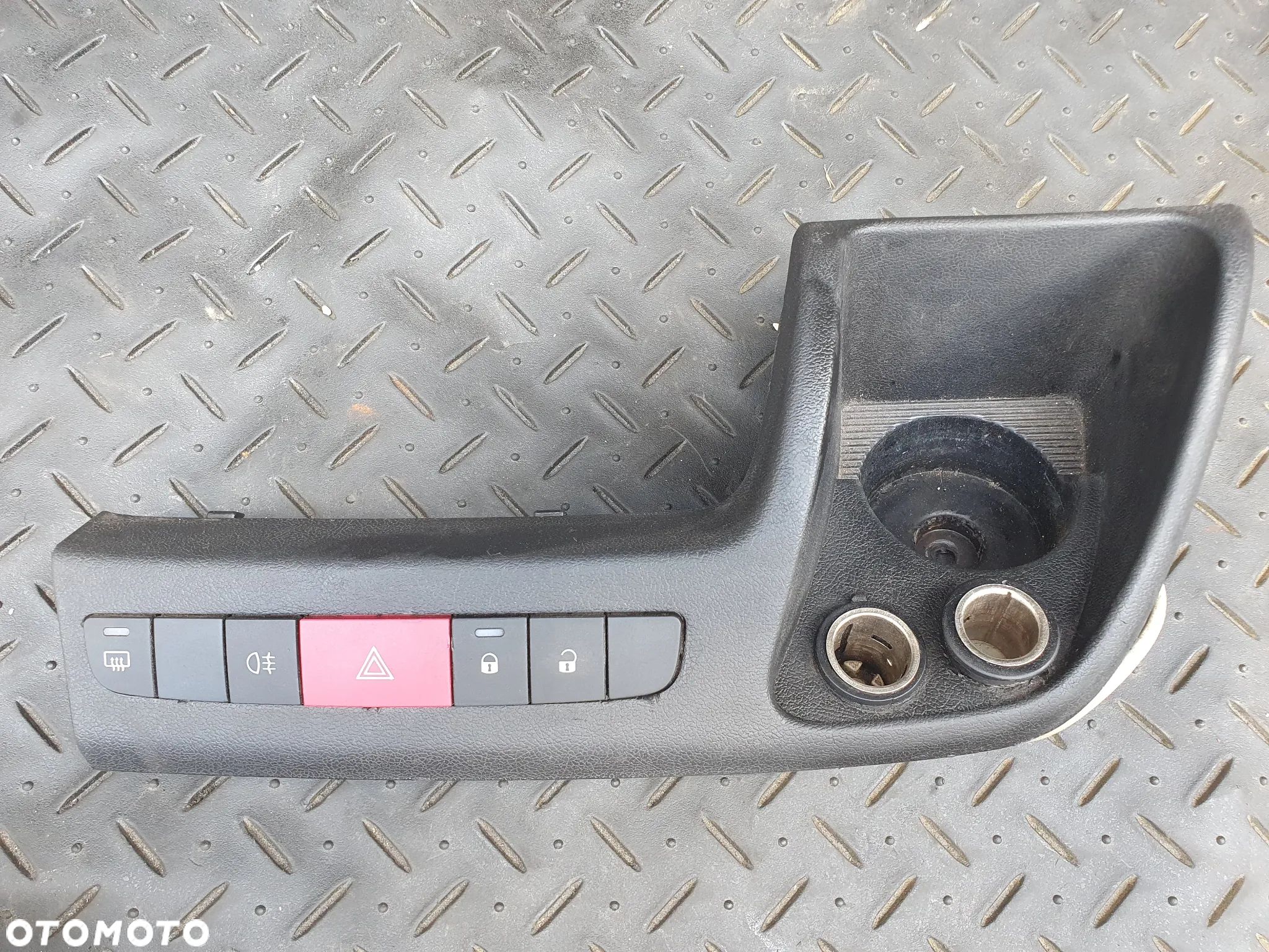PRZEŁĄCZNIK ŚWIATEŁ AWARYJNYCH JUMPER BOXER DUCATO III 7355331170 EUROPA - 1