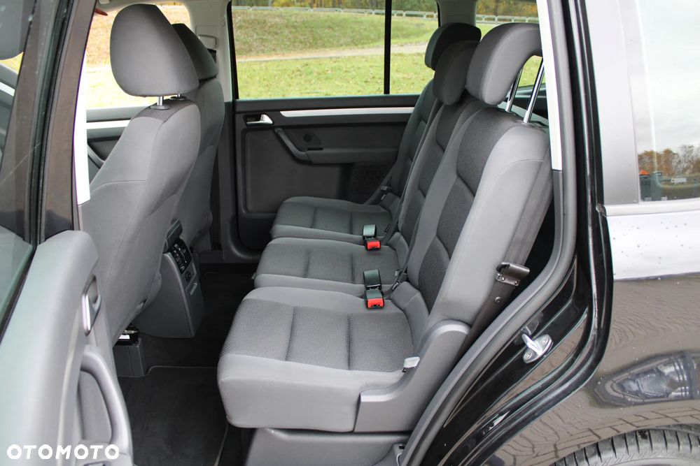 Volkswagen Touran - 27