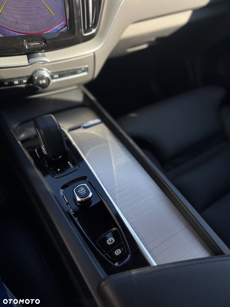 Volvo XC 60 B4 D Plus Dark - 15