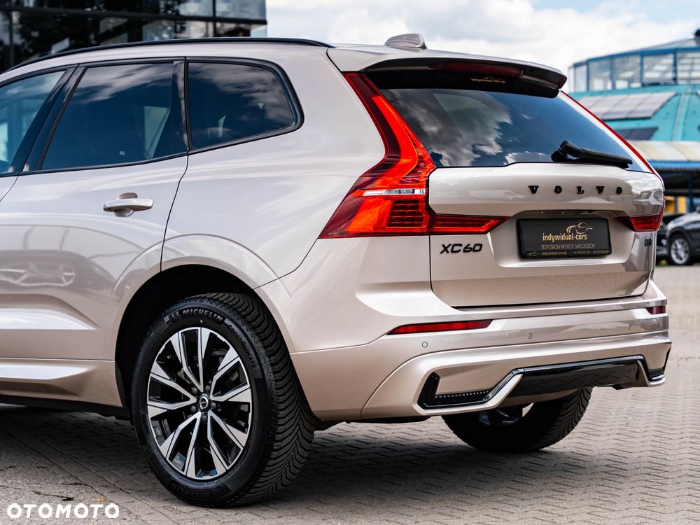 Volvo XC 60 B4 B Plus Dark - 12