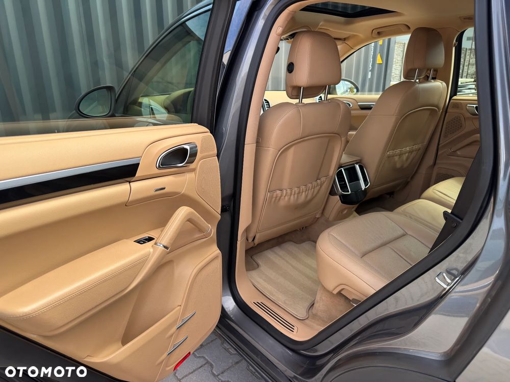 Porsche Cayenne Standard - 19