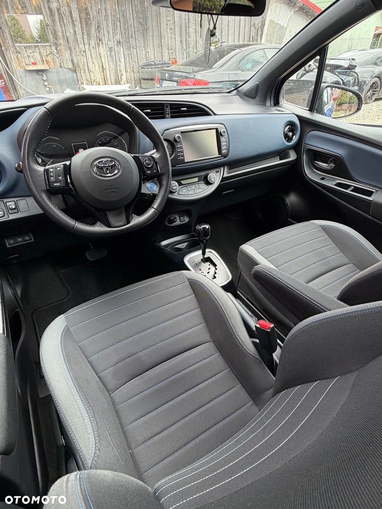 Toyota Yaris Hybrid 100 Selection - 21