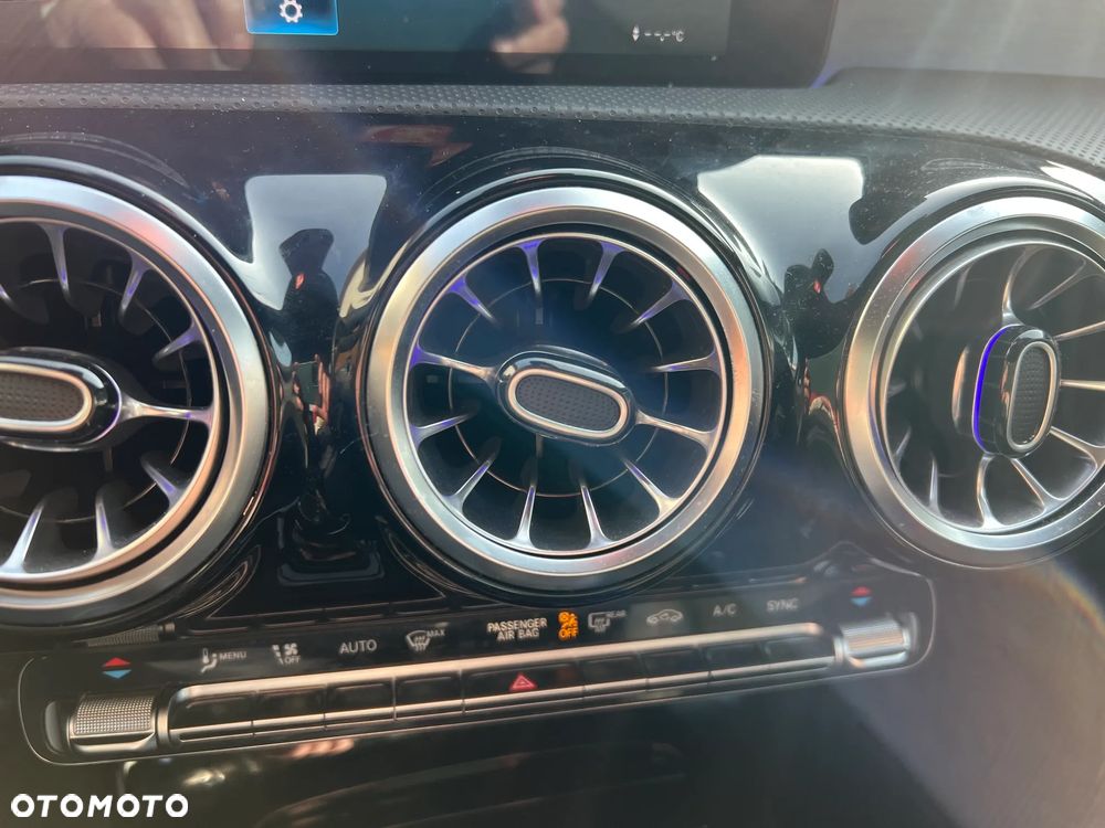 Mercedes-Benz CLA 180 AMG Line 7G-DCT - 19