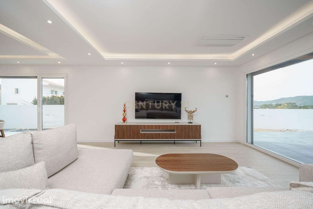 Moradia T3 Térrea a estrear com piscina e vista Serra-Setúbal - Grande imagem: 2/41