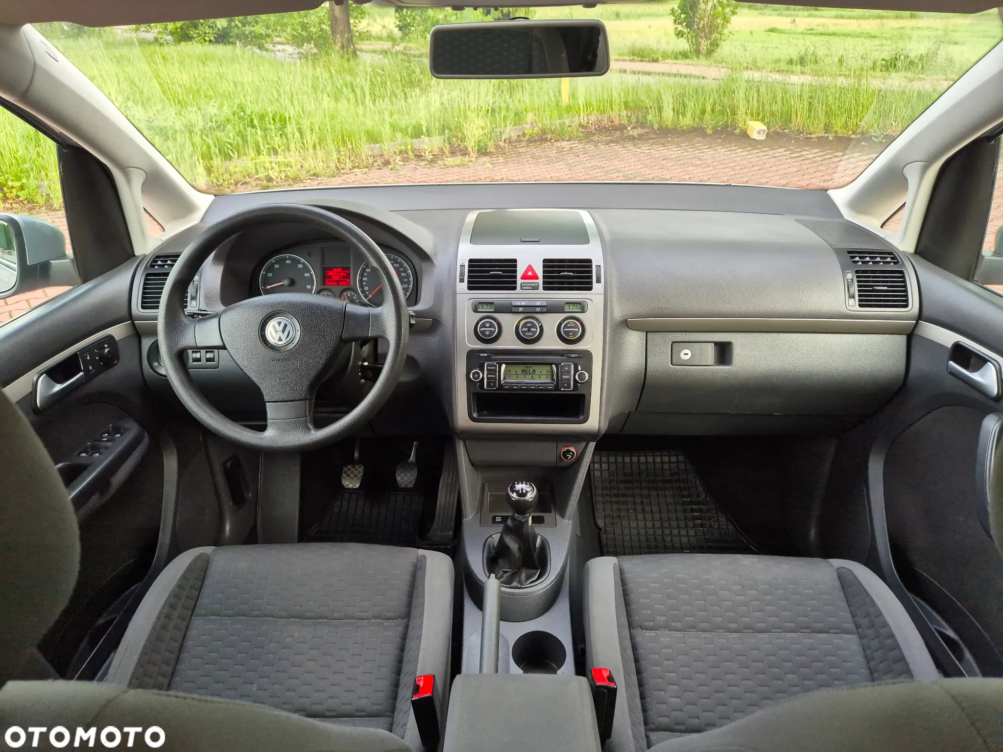 Volkswagen Touran 1.6 Conceptline - 6