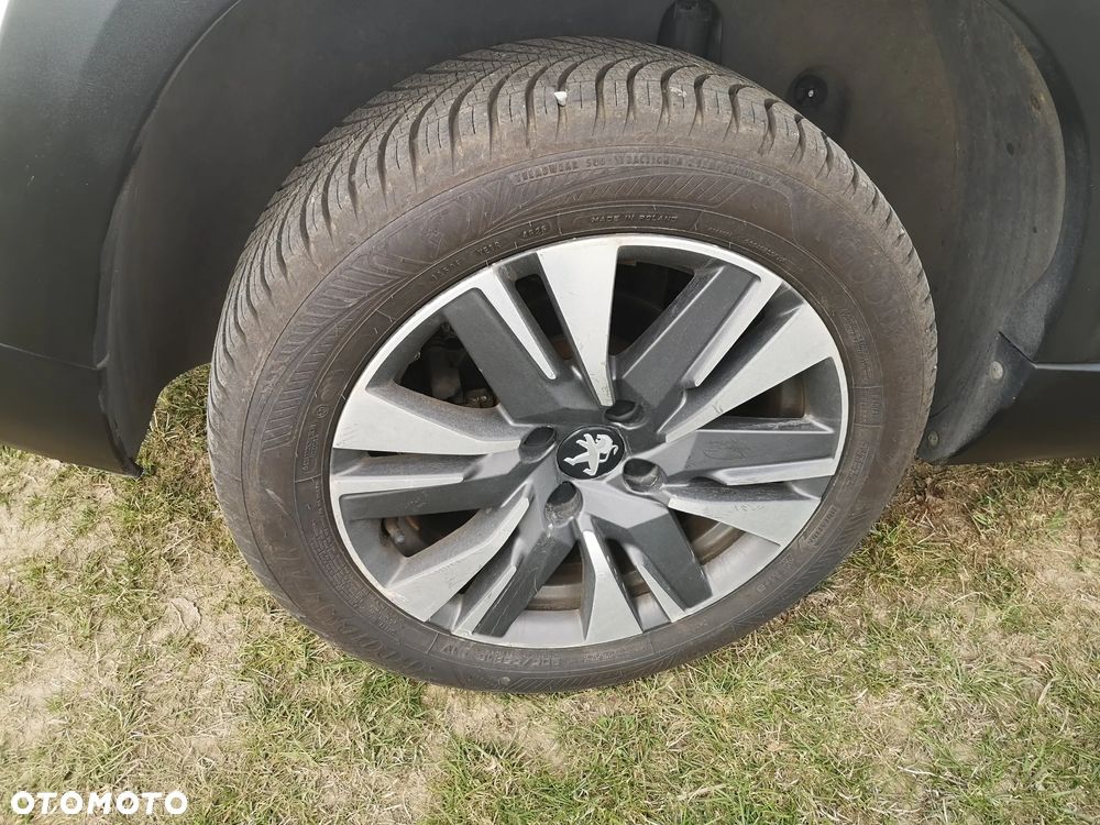 Peugeot 2008 BlueHDi 100 Allure - 22