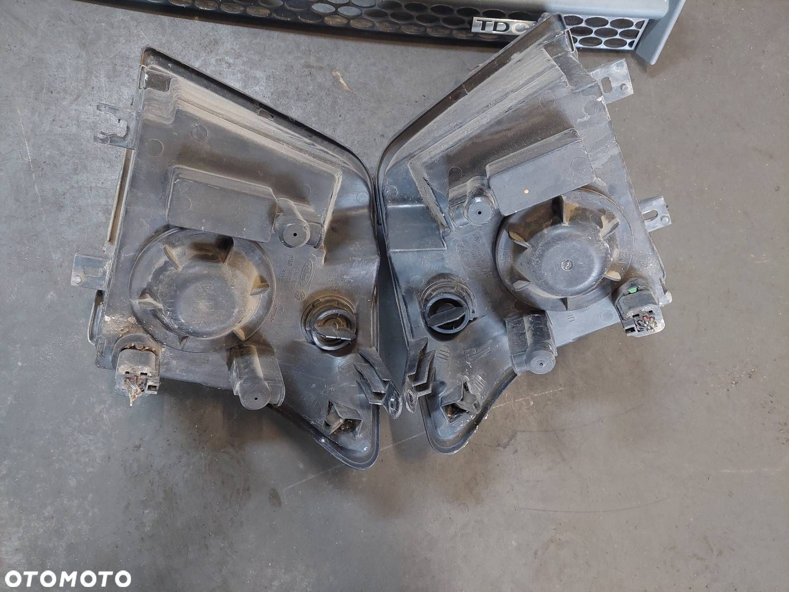 KOMPLETNY PRZÓD MASKA BŁOTNIKI LAMPY ZDERZAK FORD TRANSIT CONNECT I P1 - 3