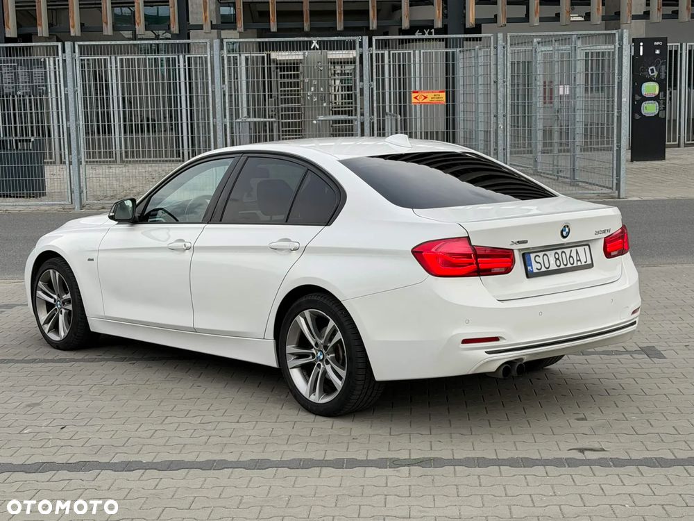 BMW Seria 3 330i xDrive Sport Line - 16
