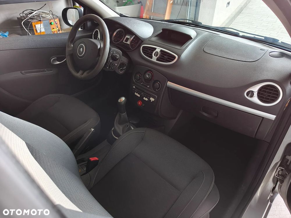 Renault Clio - 7