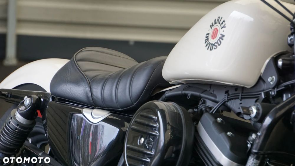 Harley-Davidson Sportster Iron 883 - 20