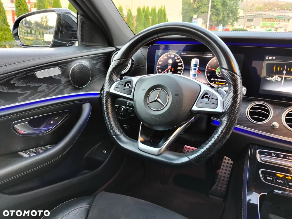 Mercedes-Benz Klasa E 220 d 4-Matic Business Edition 9G-TRONIC - 27