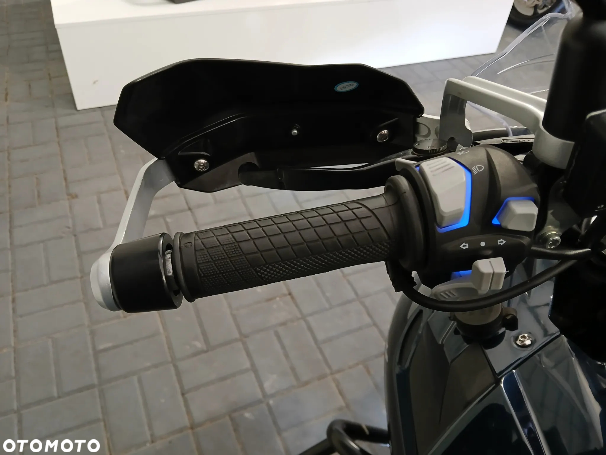 Benelli TRK 502 - 11