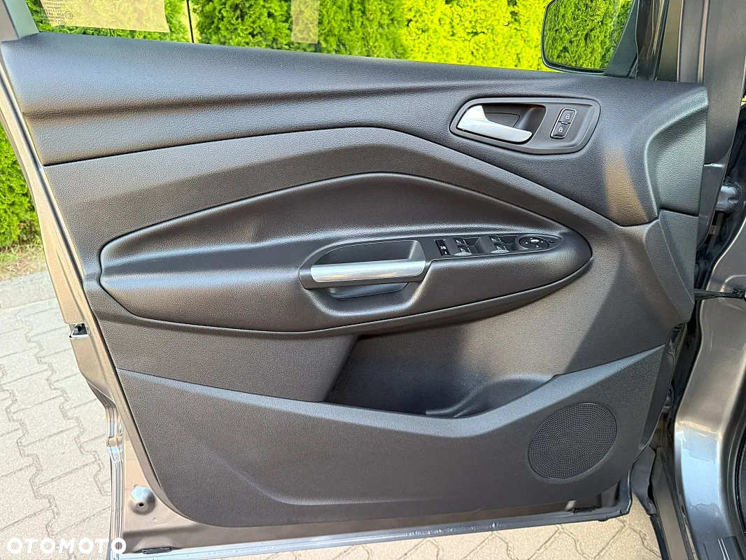 Ford Kuga 1.6 EcoBoost 2x4 Titanium - 25