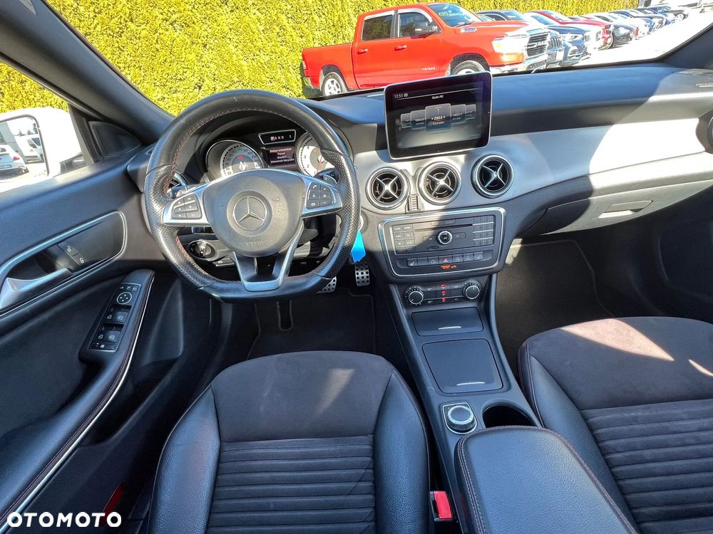Mercedes-Benz CLA 180 7G-DCT AMG Line - 14