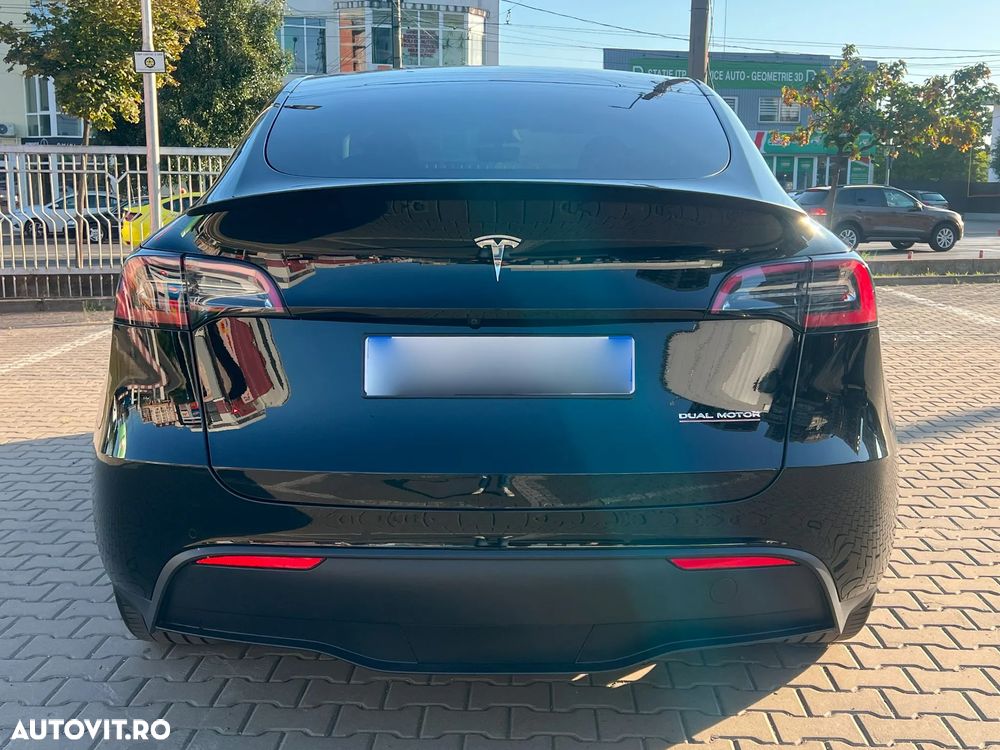 Tesla Model Y AWD Performance - 4