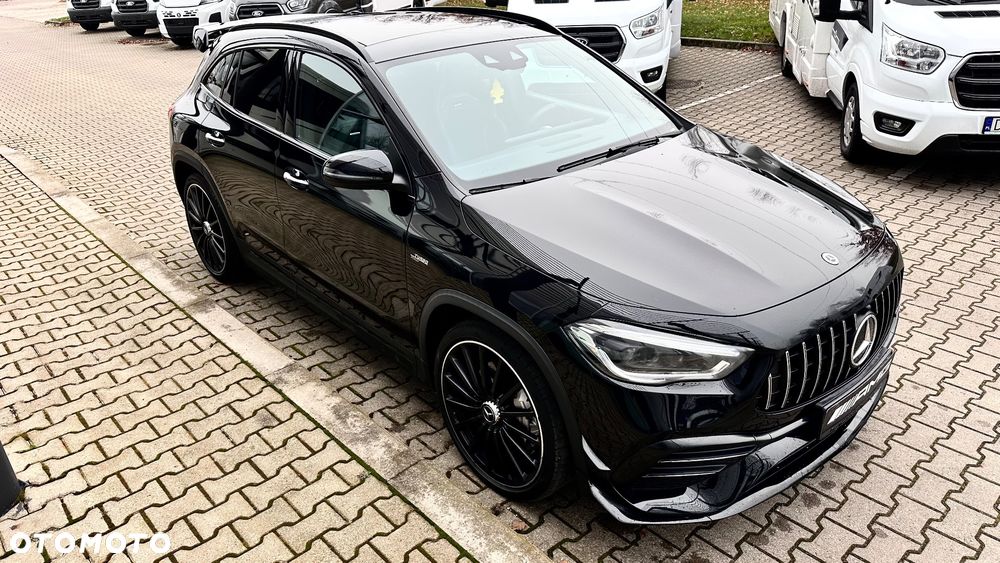 Mercedes-Benz GLA - 8