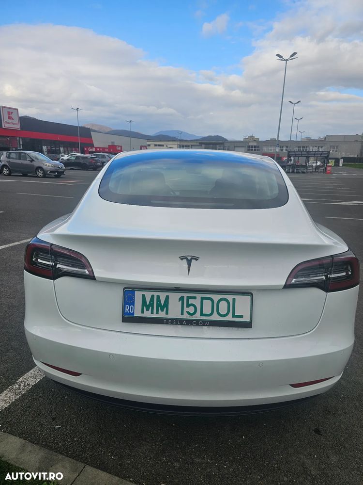 Tesla Model 3 - 4