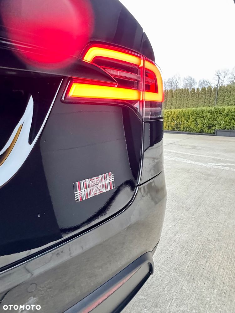 Tesla Model X - 24