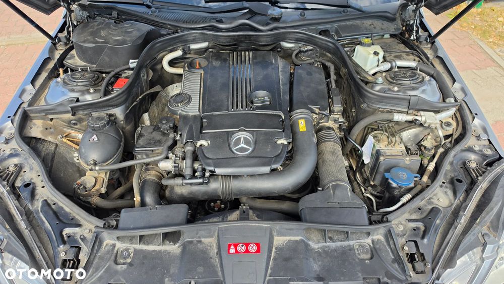 Mercedes-Benz Klasa E 250 CGI BlueEFFICIENCY 7G-TRONIC Elegance - 38