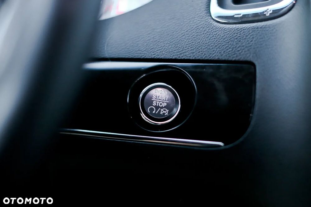 Chrysler Town & Country 3.6 Limited - 26