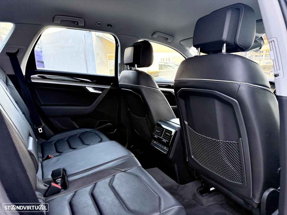 VW Touareg 3.0 TDI V6 Elegance Plus - 30