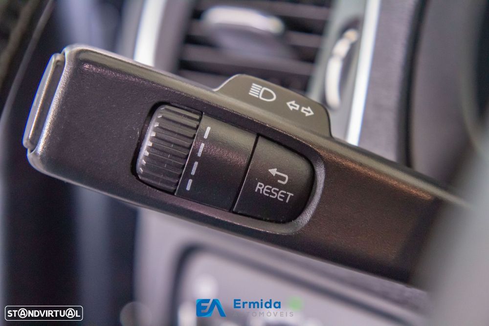 Volvo V40 1.6 D2 R-Design - 35