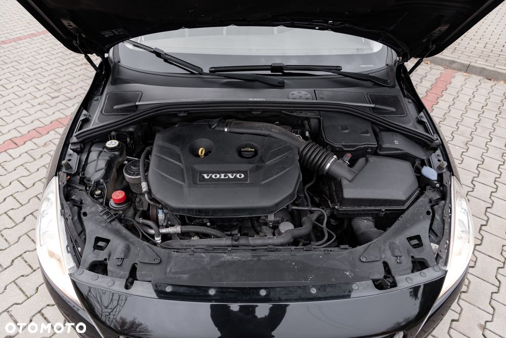 Volvo V60 T5 R-Design - 36