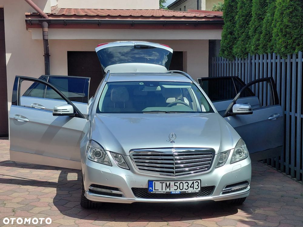 Mercedes-Benz Klasa E 300 CDI DPF BlueEFFICIENCY 7G-TRONIC Elegance - 38