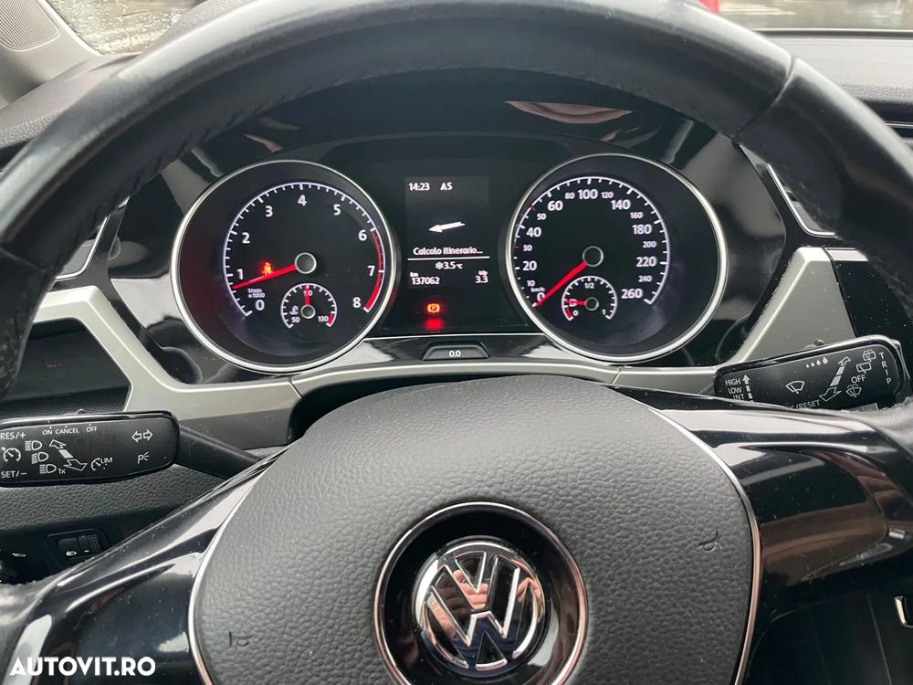 Volkswagen Touran - 10
