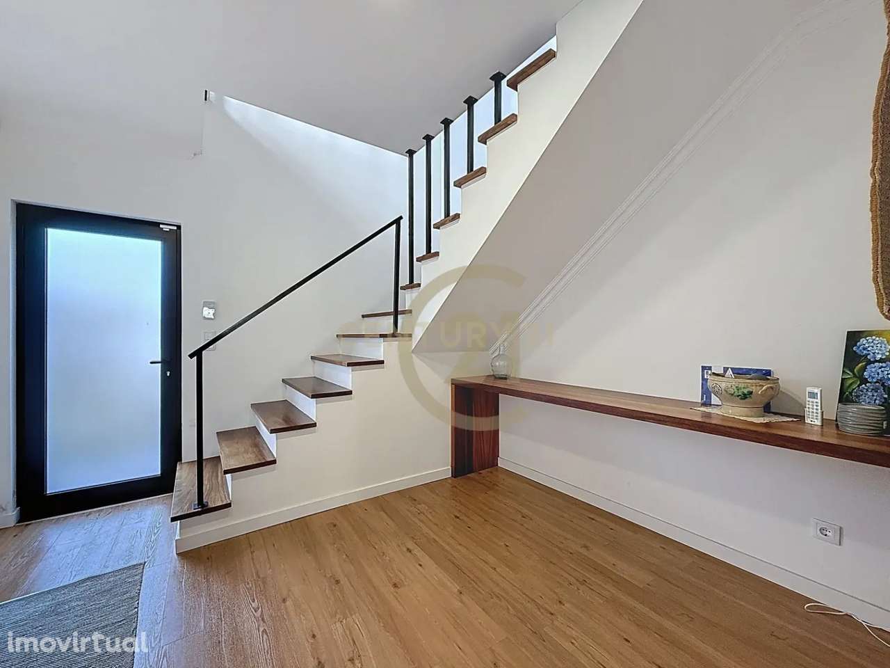 Apresentamos esta distinta moradia T3 de arquitetura moderna - Grande imagem: 4/27