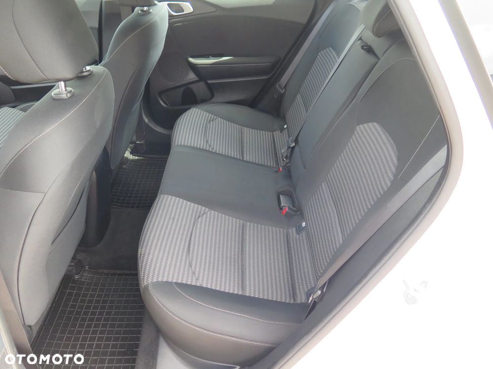 Kia Ceed 1.5 T-GDI M - 26
