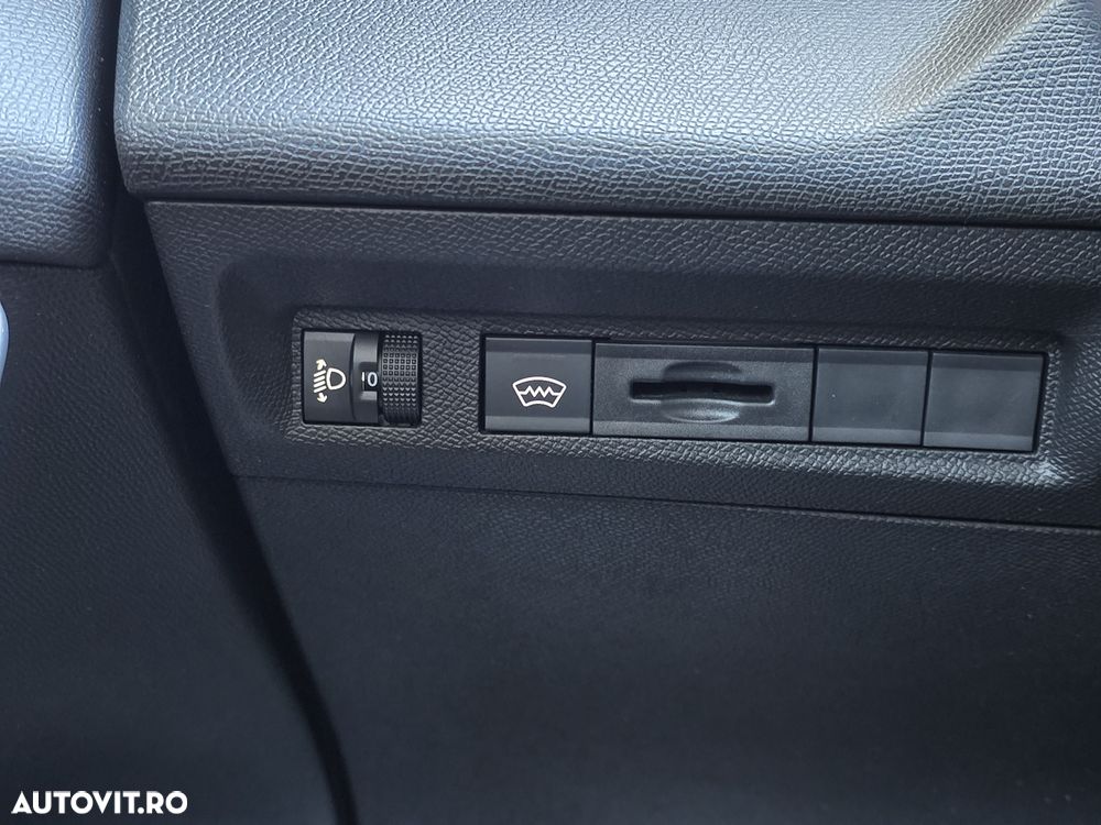 Peugeot 408 1.2L PureTech 130 S&S EAT8 Allure - 21