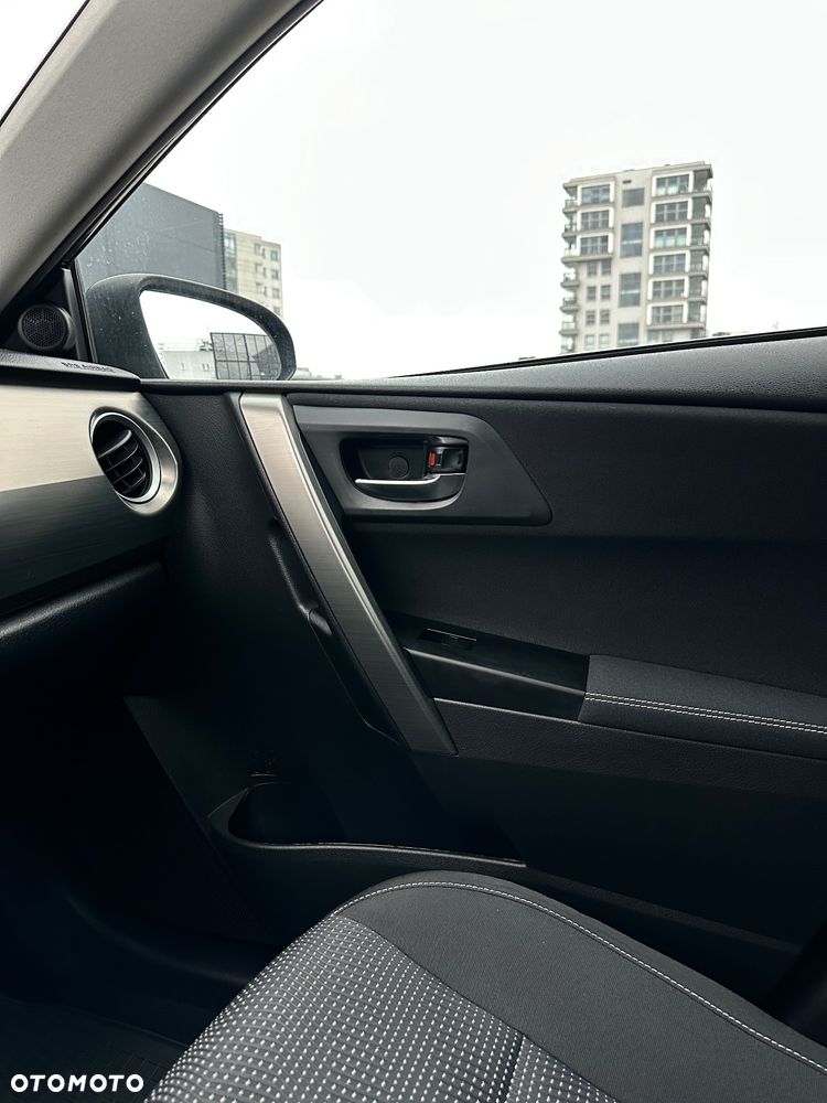 Toyota Auris 1.6 Premium - 30