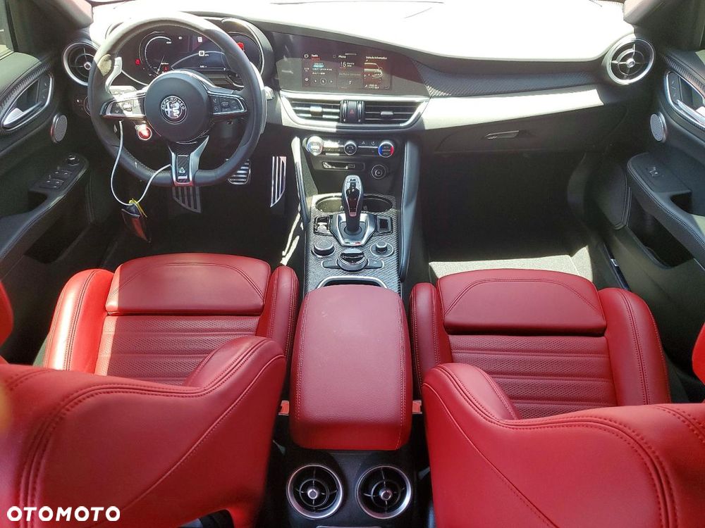 Alfa Romeo Giulia 2.9 V6 Bi-Turbo AT8 Quadrifoglio - 9