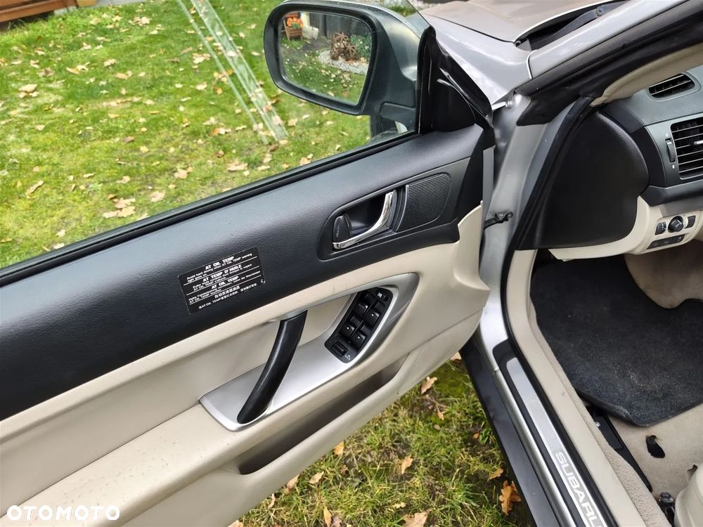 Subaru Legacy - 15