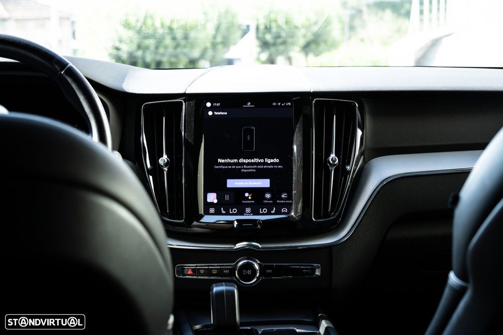 Volvo XC 60 2.0 B4 R-Design Geartronic - 35
