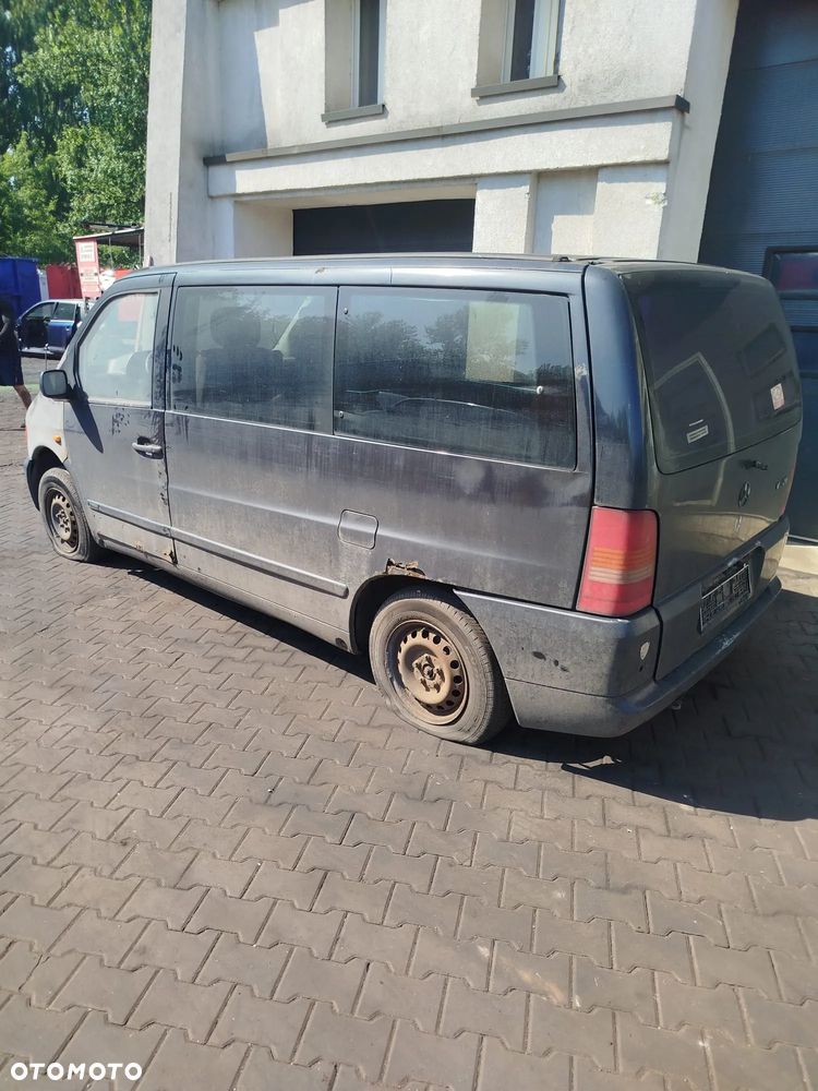 Mercedes Vito na części. - 7