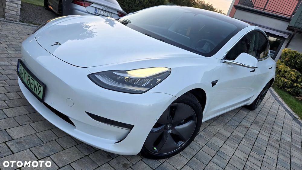 Tesla Model 3 - 1