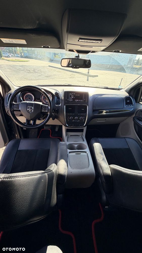 Dodge Grand Caravan - 15