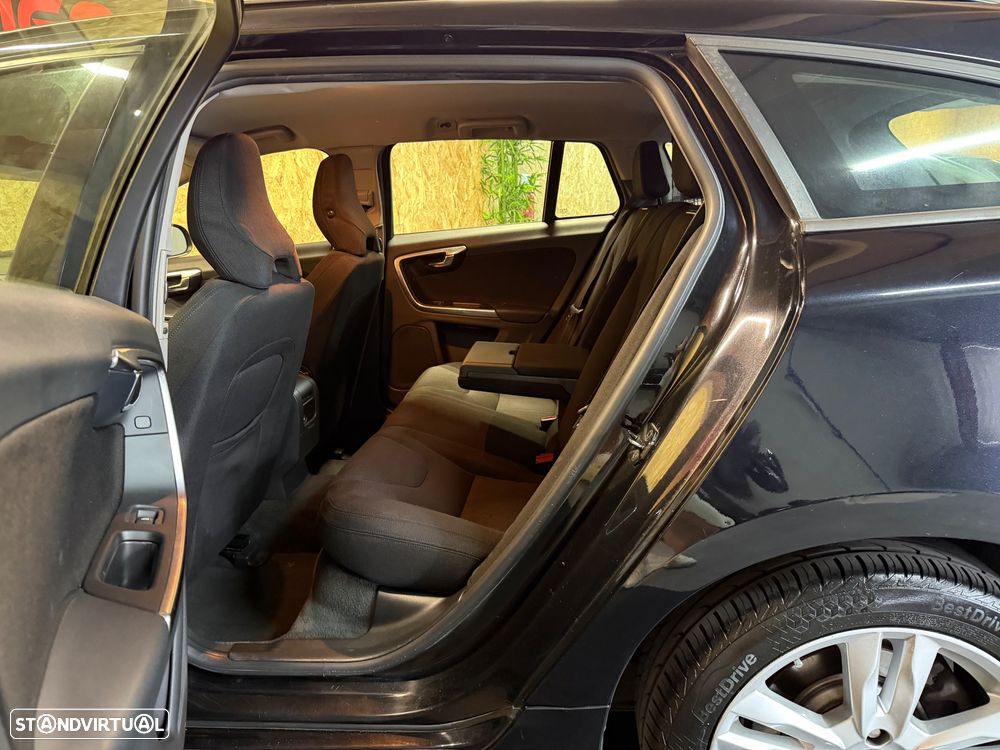 Volvo V60 2.0 D3 Momentum Start/Stop - 8