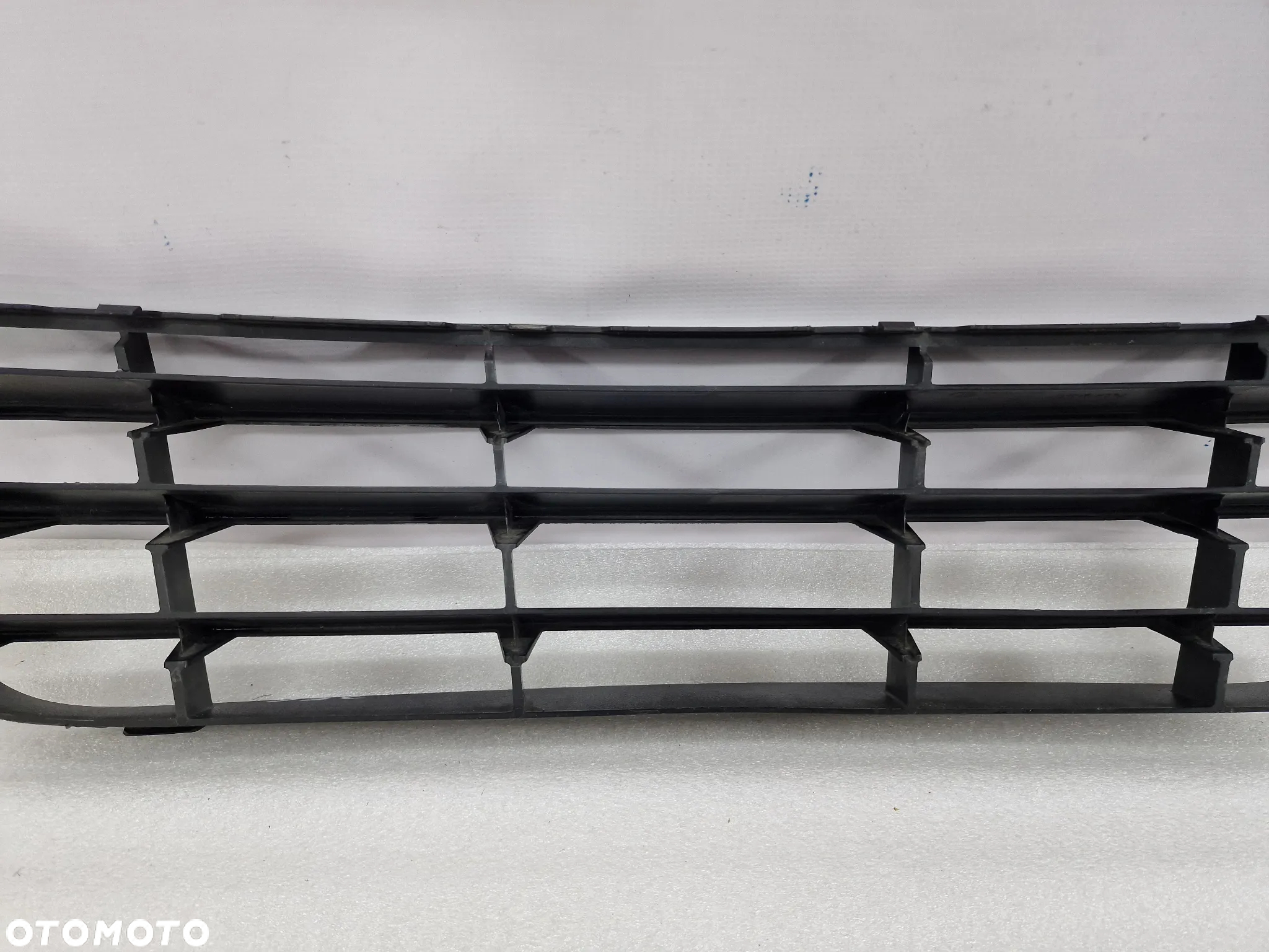 VW TOURAN I LIFT / CADDY 1T0 06-08 KRATKA ŚRODKOWA ZDERZAKA PRZEDNIEGO PRZÓD , NR 1T0853677 , NR AUKCJI KR256 - 6
