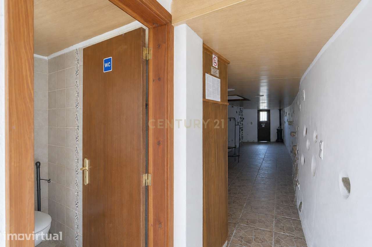 Moradia T2 com Potencial para Alojamento Local | Proximidade às Praias - Grande imagem: 3/22