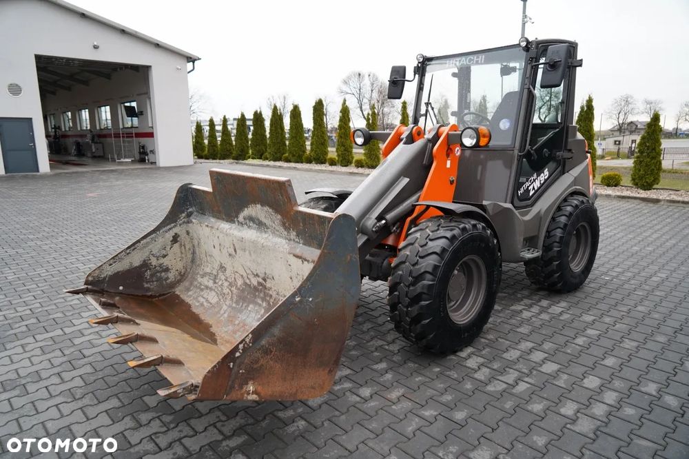 Hitachi ZW95 / ŁADOWARKA KOŁOWA / 2020 R / WIDŁY DO PALET - 13