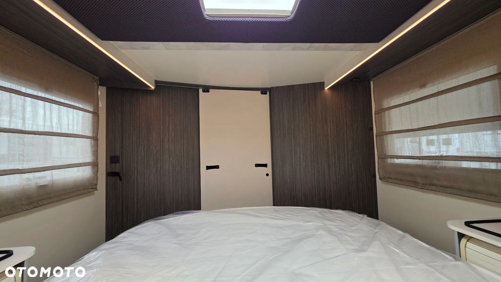 McLOUIS NEVIS 879 - INTEGRA - KAMPER - 22