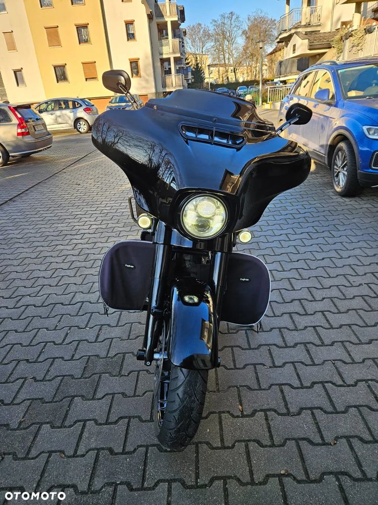 Harley-Davidson Touring Street Glide - 2