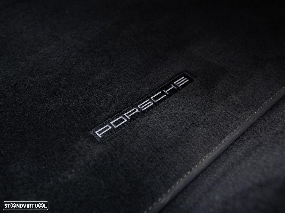 Porsche 911 (992) Carrera 4 GTS PDK - 12