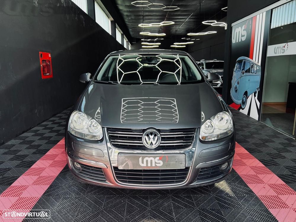 VW Jetta 2.0 TDI Highline - 3